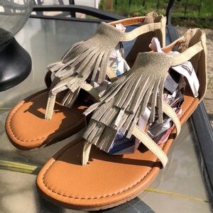 {$15 BUNDLED} BC BORN IN CALIFORNIA Metallic Gold Beige Fringe T-Strap Sandals